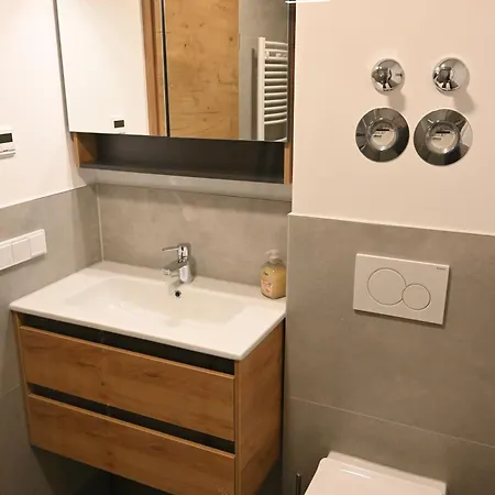 Nicky And Apartment *