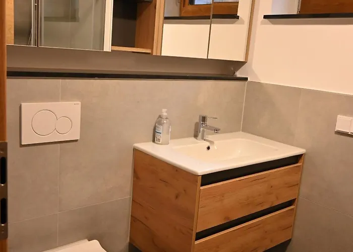 Nicky And Apartament