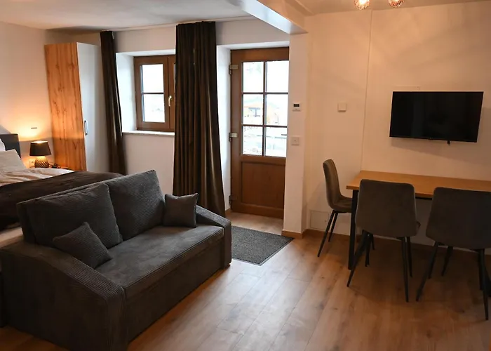 Nicky And Apartament *