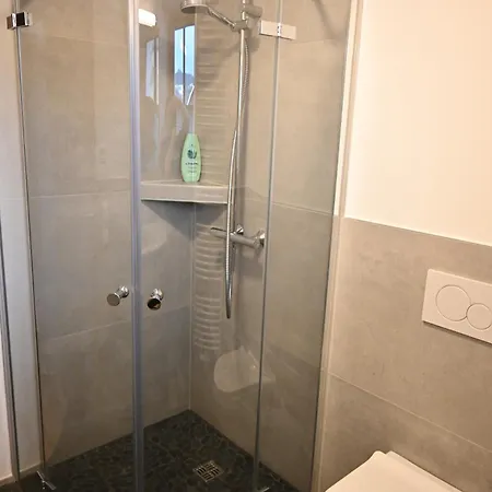 Nicky And شقة نيديراو