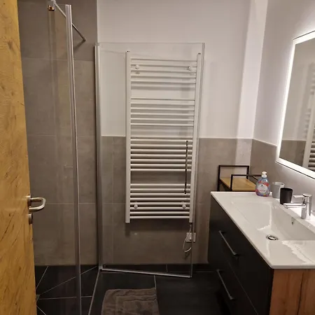 Nicky And نيديراو