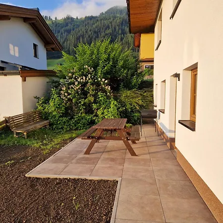 Nicky And نيديراو