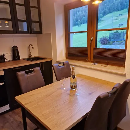 Nicky And شقة نيديراو