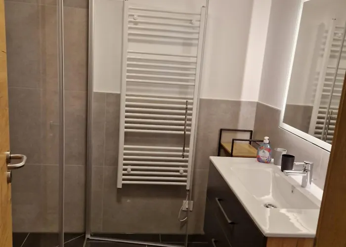 Nicky And ニーデラウ